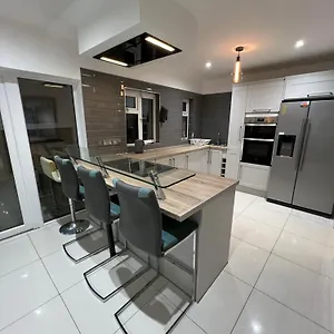 https://lovely-home-in-kimmage.dublin-hotelsweb.com